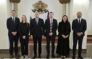 румен радев проведе среща постигнатия българия напредък излизане сивия списък пране пари