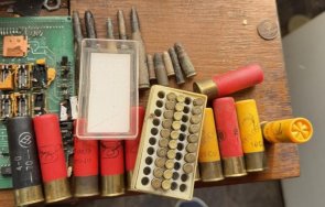 удар полицията монтанско спипаха незаконно оръжие самоделни бомби културно исторически ценности