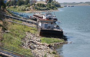 баржата заседна река дунав освободила пясъците