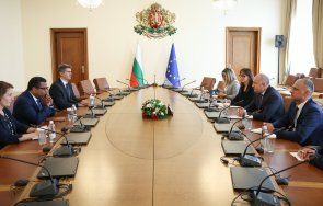 радев проведе среща ръководството фонда меридиъм концесията летището софия