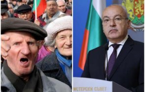 кипи недоволство властта облизва пълни продънената хазна висок данък пенсионерите скочиха секира изхвърли хора улицата