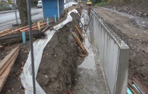 укрепват 550 метра бреговете река девинска
