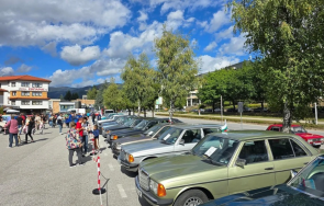 изложение смолян ретро автомобила събират парад