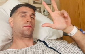 вратарят челси претърпя операция челюстта