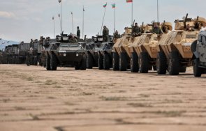 военнослужещи техника придвижват пътищата октомври