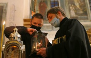 гърция арестуваха свещеници нарушили епидемиологичните мерки
