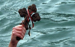 поп отказа хвърли богоявленския кръст село логодаж обяви търг