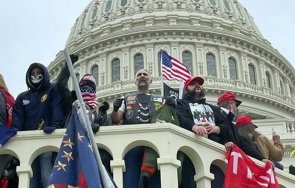 заради протестите ръководителят кабинета първата дама сащ хвърли оставка