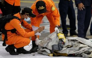 засечени вероятни сигнали черната кутия изчезналия индонезийски самолет