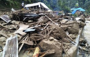 жертви свлачища индонезия