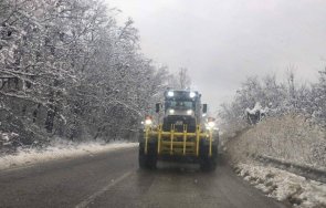 апи 544 машини обработвали републиканските пътища нощта
