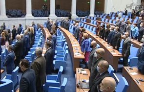 извънредно пик депутатите стартират последната сесия мандата народно събрание хващат гушите програмни речи месеца края живо снимки