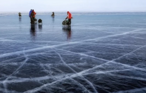 гинес московчанка изплува метра леда байкал видео