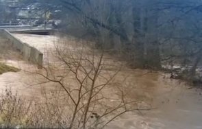 продължава огледа щетите наводнението трън