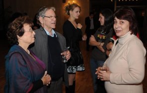 тъжна вест почина преводачката амос оз 