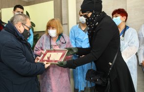 звездите народния театър благодариха медиците софиямед снимки