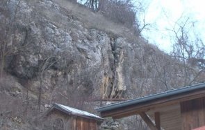 геолози правят оглед опасно свлачище пловдивското село дряново