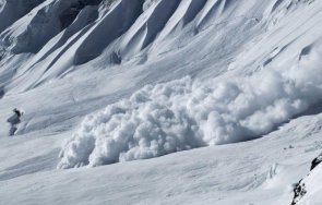 лавини убиха двама планинари алпите