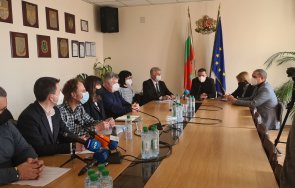 илиан тодоров поиска целеви пари почистване плаващите боклуци искър