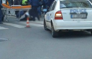 специализиран автомобил прегази пешеходец
