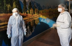 мъж прегърна съпругата дневна ожесточена битка covid болница