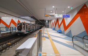 спря метрото станциите театрална хаджи димитър извозват пътниците автобуси