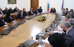 първо пик борисов министрите допълнителни 412 525 продължаваме инвестираме образователната инфраструктура