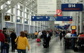 covid шок мъж живя месеца летището чикаго