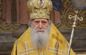 патриарх неофит празнува имен ден уединение заради пандемията
