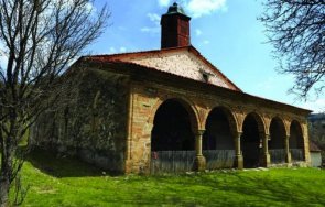 реставрират 130 годишния храм троица село извор