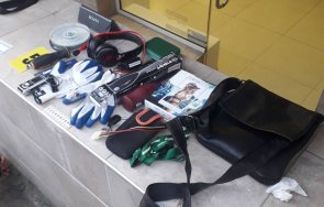 служители областната дирекция мвр варна задържаха мъж момент кражба частен дом снимки