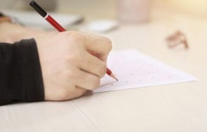 ученици молба образователния министър отмяна изпитите клас