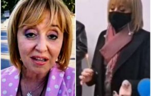 уникално безочие манолова подигра вярата дава интервю свещ ръка докато свещеник чете евангелието видео