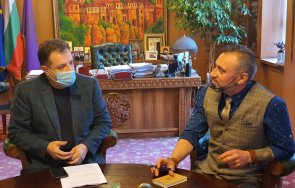 депутатът герб калин вельов срещна културни дейци велико търново снимки