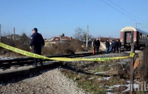 влак блъсна неадекватен мъж линията пазарджик