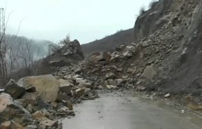 ужасът искърското дефиле продължава дъждът нощес намокрил скалите линейки минават