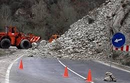 извънредно падащи камъни затвориха струма