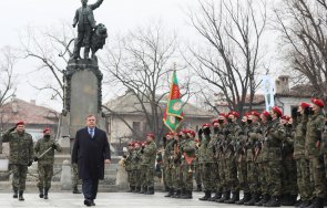 каракачанов военната професия вече привлекателна младото поколение