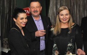 вдовицата димитър цонев консултира нора нова