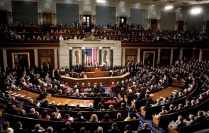 камарата представителите сащ гласуват отстраняването конгресмен две комисии причината