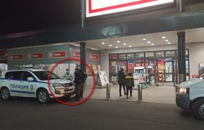 заловиха перверзник снима полите жени хипермаркет