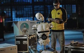 студенти сглобяват години робот стане член бандата дубиоза колектив видео