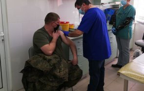започна имунизацията военнослужещите covid 19 