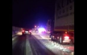 тракия преобърнат камион снежната буря блокира движението опашката коли стигна