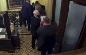 показаха неизлъчвани кадри капитолия става ясно тълпата искала екзекутира майк пенс видео