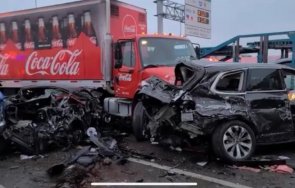 зверско меле тексас петима убити ранени катастрофа снимки видео