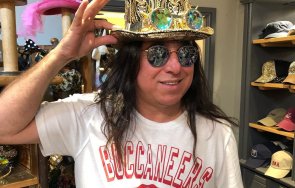 денис ризов показа дъщеря бански снимка