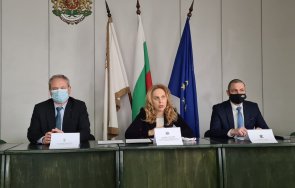 марияна николова бранша търговище туроператори турагенти кандидатстват безвъзмездната държавна помощ млн