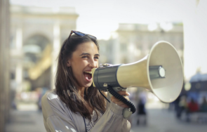 израел прави групи крещене заради изтощението изолацията