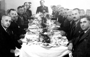 история депутатското кюфте стигна постната пица народа